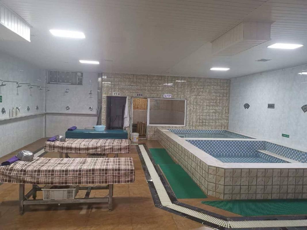 内蒙古自治区赤峰市松山区阳光小区1区会所1层01013厅公开招租（租金底价92640.00元/年，租期3年）(国资监测编号GR2026NM1005086)