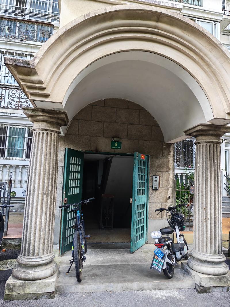 上海市浦东新区张杨路1619弄8号1001室住宅(国资监测编号GR2026HN1004003)