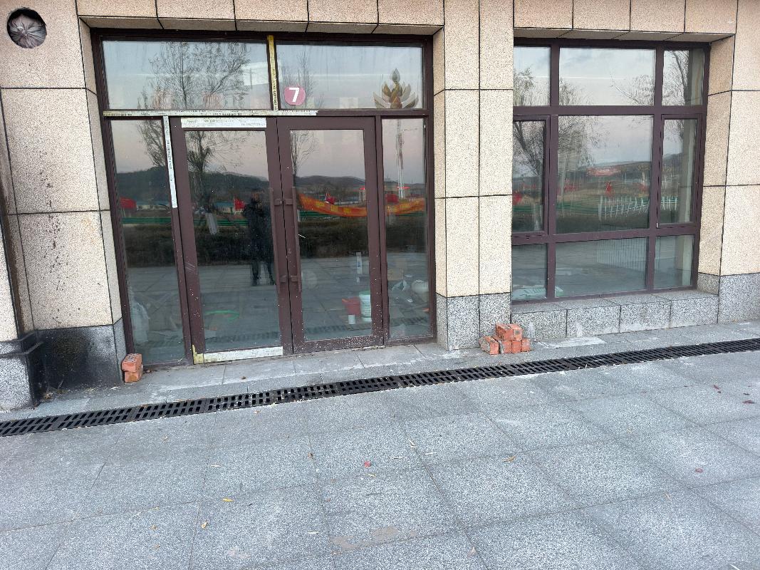 [鸡西市]鸡西西站地下停车场7号门市出租交易公告