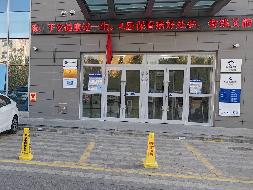 伊犁新华书店有限责任公司位于霍城县朝阳北路新华书店综合楼一层商铺（面积约460㎡）对外招租（租期4年11个月）