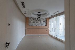 东胜区团结路6号街坊万佳花园小区C号楼-1至3层商业房产公开转让