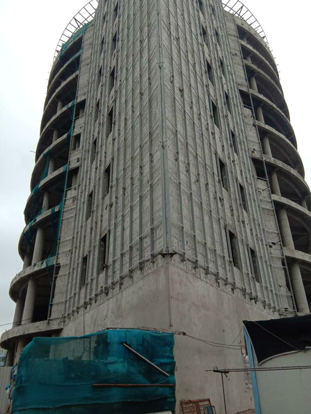 “上海杨园综合商场文化中心”在建工程14.8%权益份额转让项目交易公告