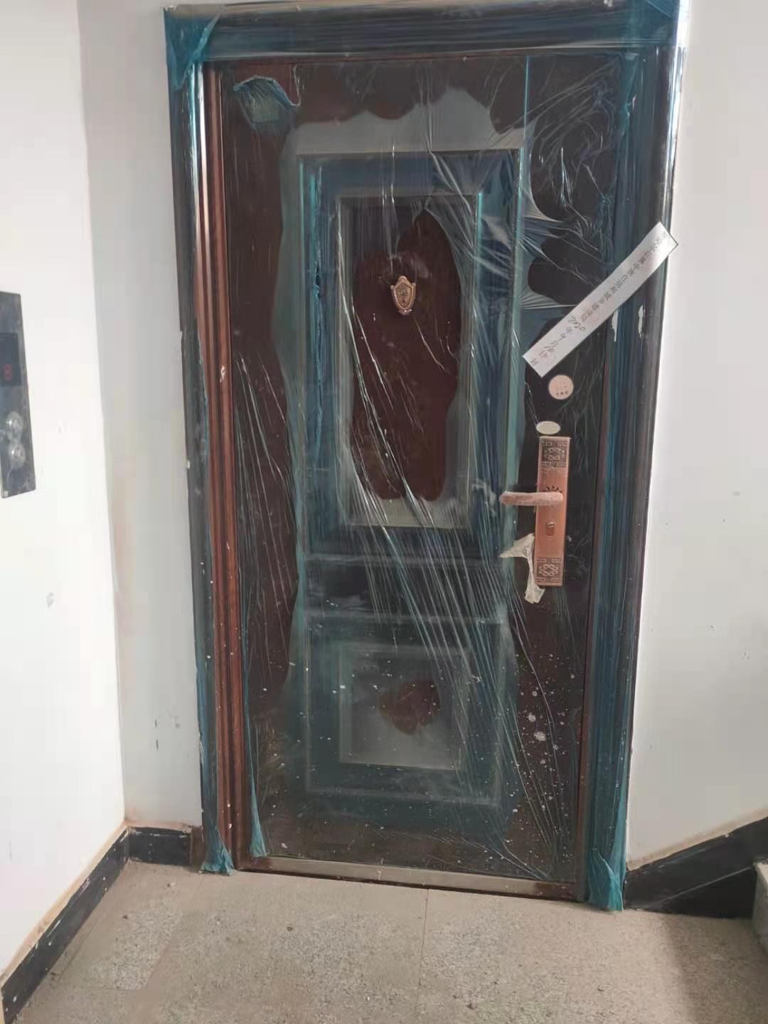 乌兰察布市察哈尔右翼中旗中景豪庭商住小区2B号楼3单元5楼东户房产转让交易公告
