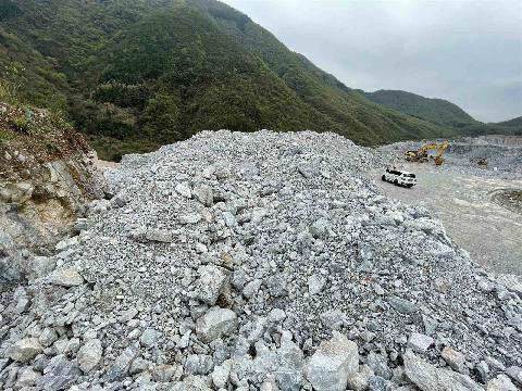 池州金桥投资集团有限公司关于池州市金家冲矿业有限公司石铺（大竹园）白云岩矿越界开采的矿石资源转让公告