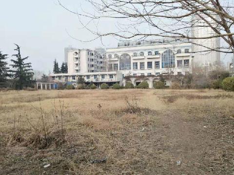 三门峡市崤山路西段南侧的房屋建筑物和土地使用权转让公告