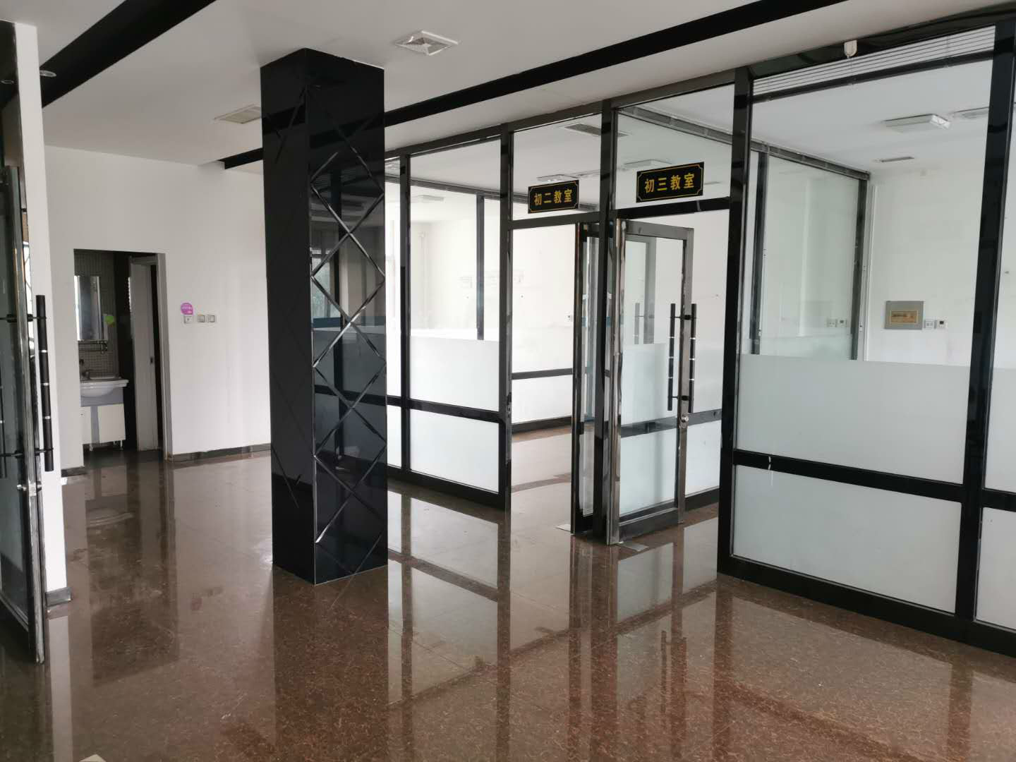 内蒙古通辽市科尔沁区天赐良园小区商网2楼1单元2层商网2楼-/-2-3、商网2楼-/-2-4商业房产整体招租（年租金63000元，租期3年）交易公告
