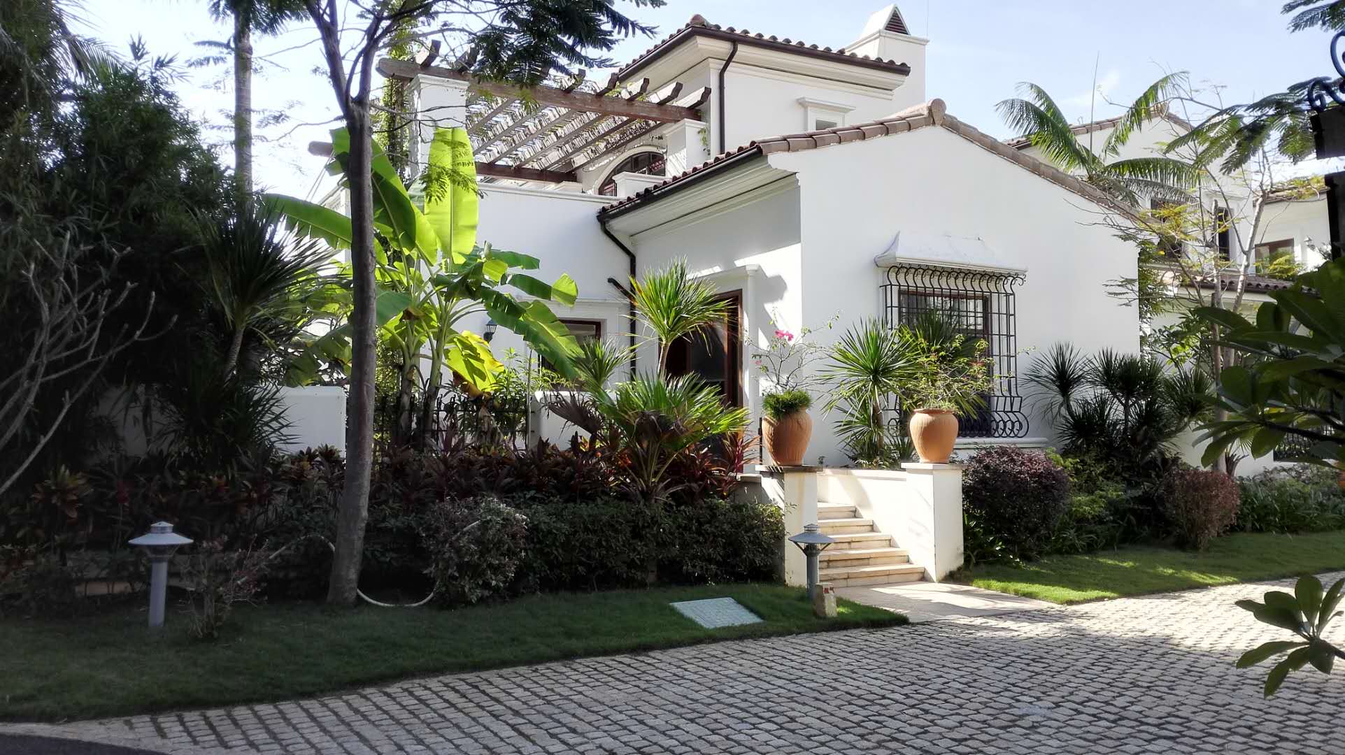 海南省陵水县英州镇清水湾旅游度假区Aloha别墅区B型别墅（V110）幢交易公告