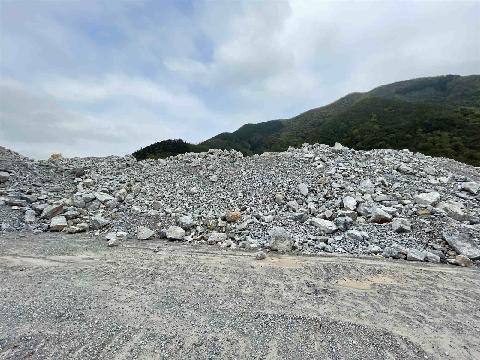 池州金桥投资集团有限公司关于池州市金家冲矿业有限公司石铺（大竹园）白云岩矿越界开采的矿石资源转让公告