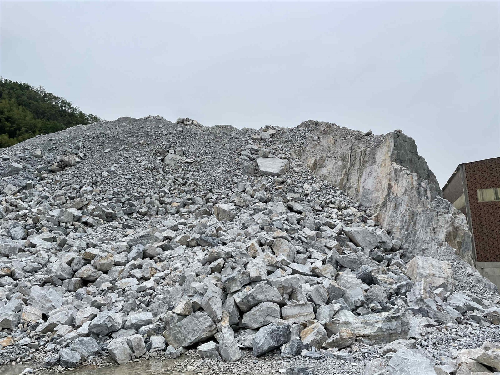 池州金桥投资集团有限公司关于贵池区石铺（大竹园）白云岩矿开拓公路动用资源转让公告