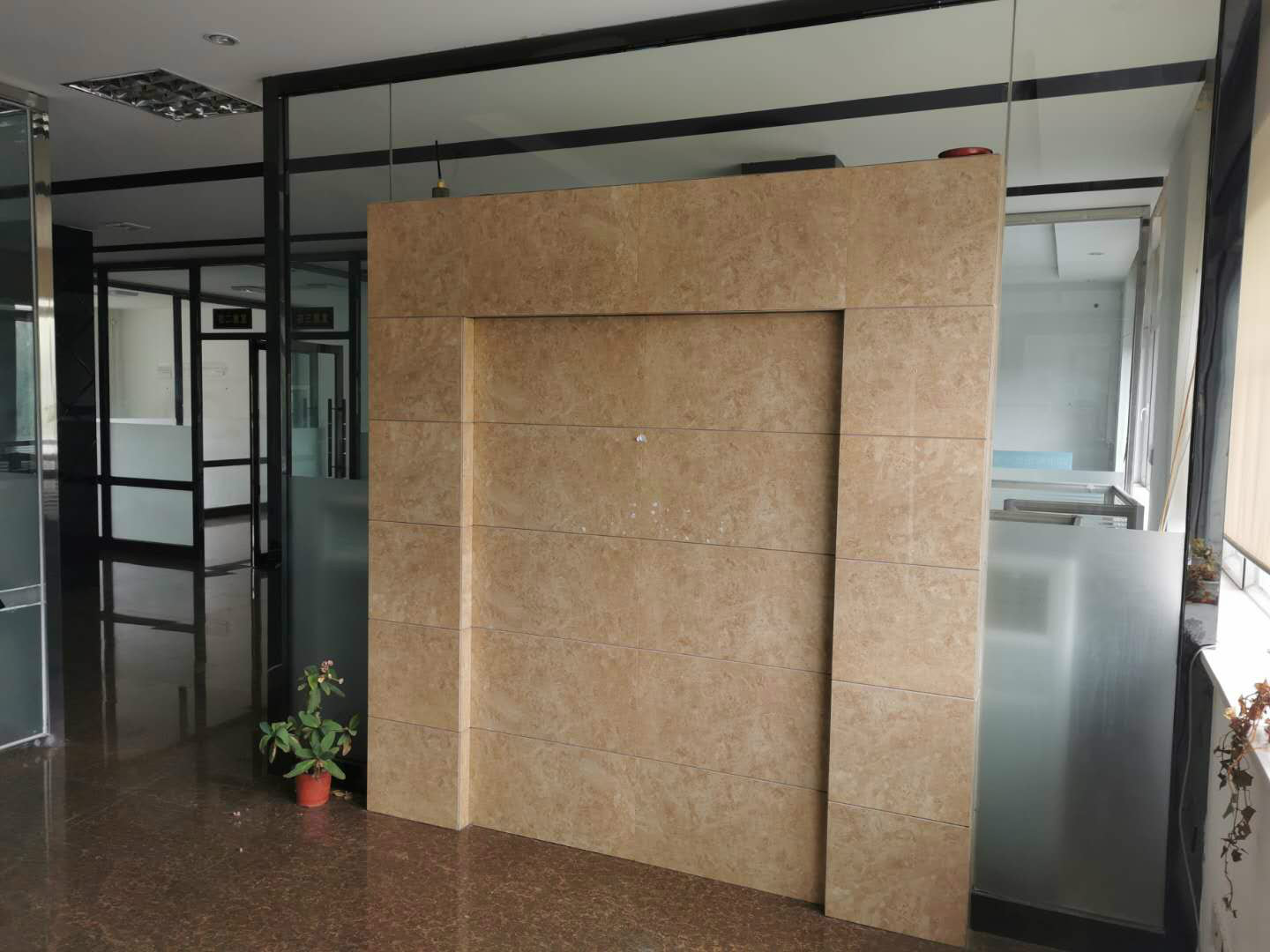 内蒙古通辽市科尔沁区天赐良园小区商网2楼1单元2层商网2楼-/-2-3、商网2楼-/-2-4商业房产整体招租（年租金63000元，租期3年）交易公告