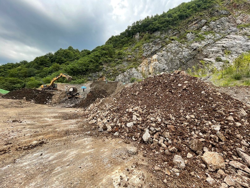 池州金桥投资集团有限公司关于贵池区峡川石灰石有限公司矿山闭坑治理工程产生的剩余土石料转让公告