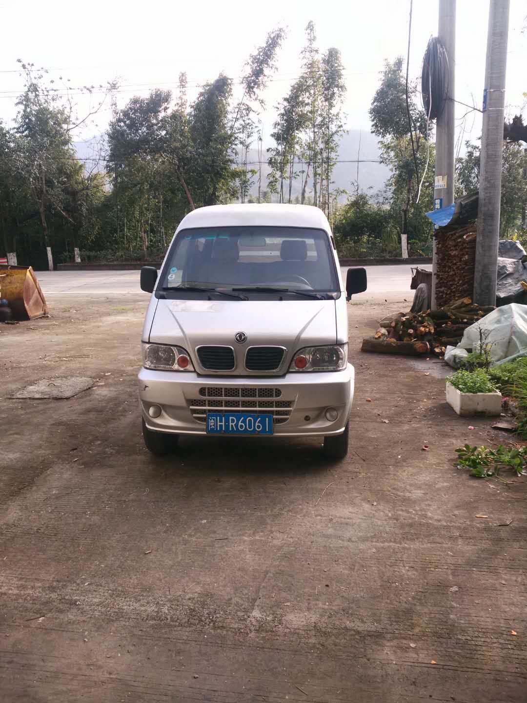 一辆东风牌EQ6400LF20小型普通客车（闽HR6061）转让交易公告