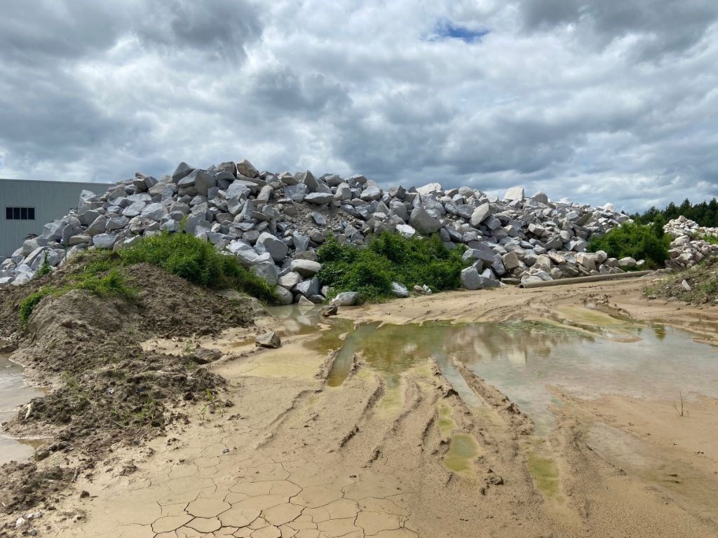 黟县鸡肠山平整后产生的麻石碎石转让公告