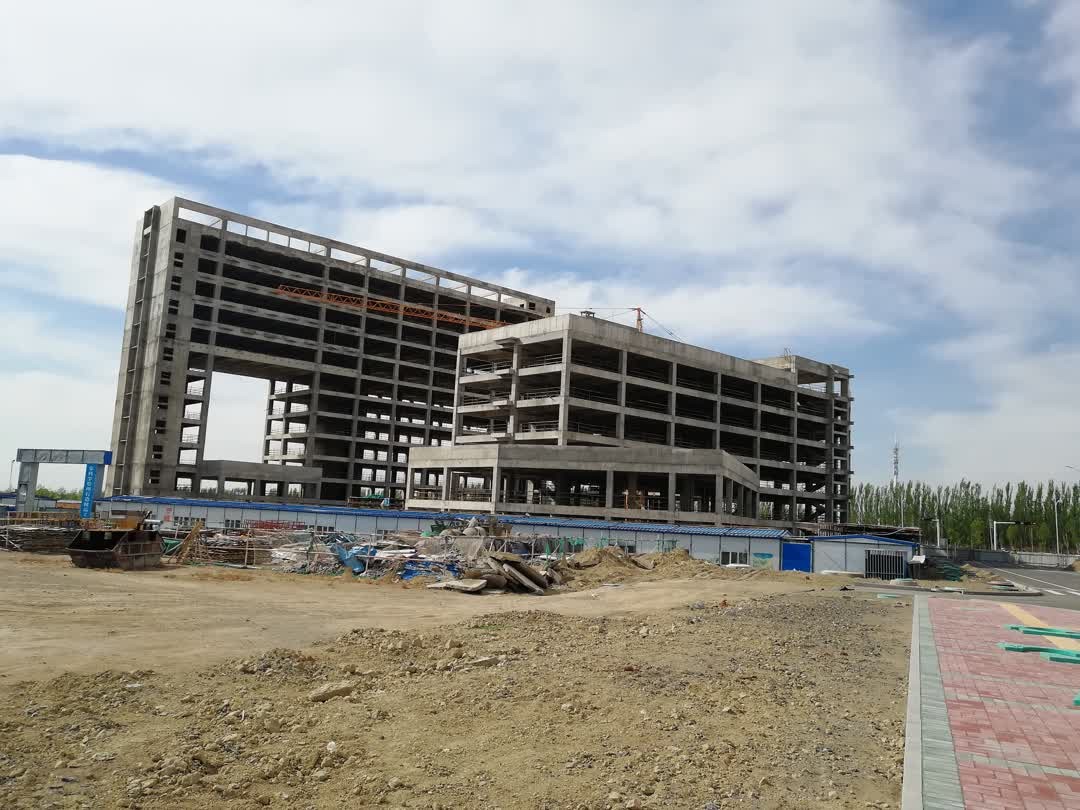 新疆准东石油技术股份有限公司转让所属准油股份科研中心在建工程及土地使用权交易公告