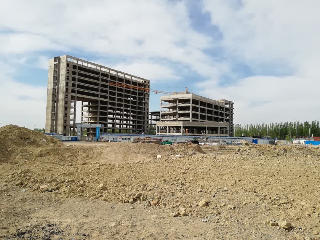 新疆准东石油技术股份有限公司转让所属准油股份科研中心在建工程及土地使用权交易公告
