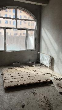 锡林浩特市华新小区9号楼1楼商铺由东往西第10间和第11间房产打包招租（年租金24600元，租期3年）交易公告