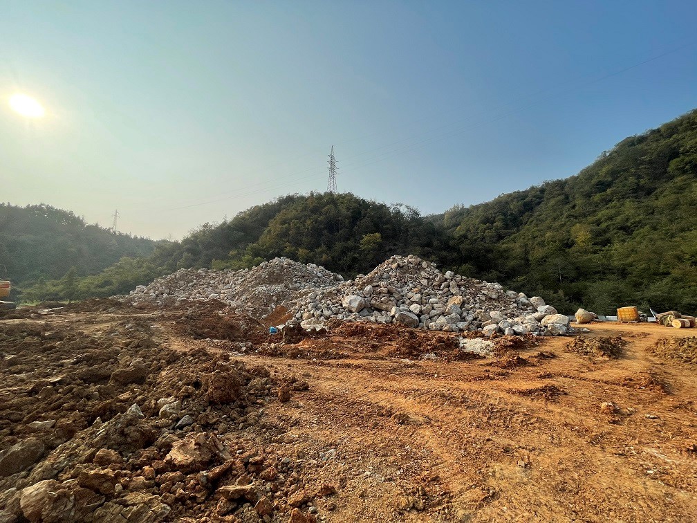池州金桥投资集团有限公司关于贵池区富莱斯德工业场地堆放的石料转让公告