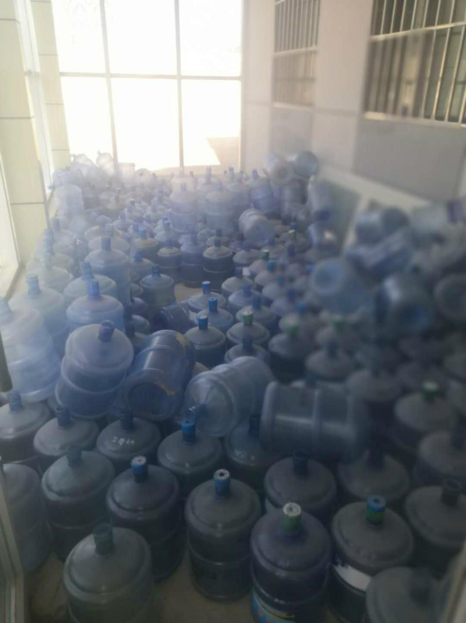 约268个空纯净水桶转让（花园电厂）（挂牌底价为2元/个）交易公告