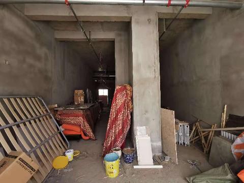 锡林浩特市华新小区10号楼1楼商铺由东往西第5间房产招租（年租金19000元，租期3年）交易公告