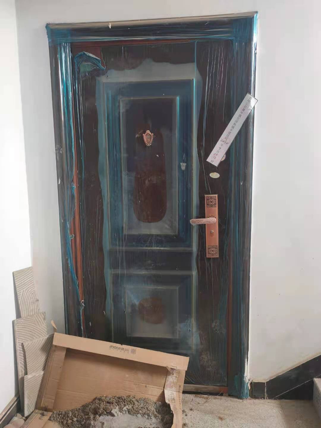 乌兰察布市察哈尔右翼中旗中景豪庭商住小区2B号楼3单元4楼东户房产转让交易公告
