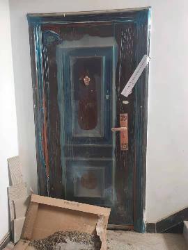 乌兰察布市察哈尔右翼中旗中景豪庭商住小区2B号楼3单元4楼东户房产转让交易公告