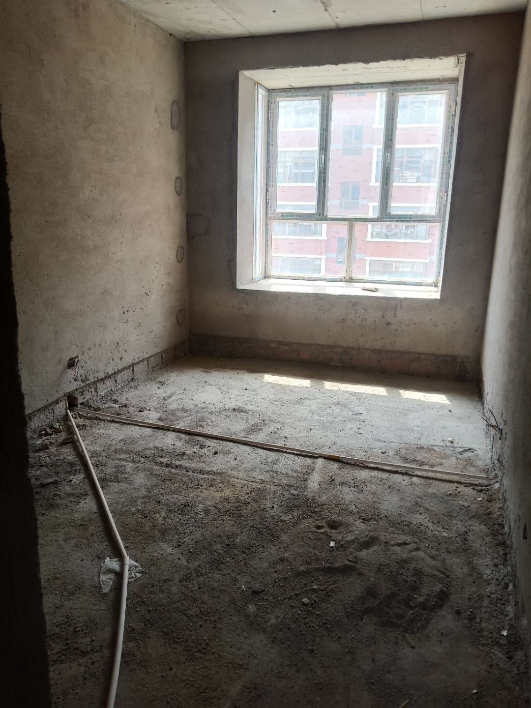 乌兰察布市察哈尔右翼中旗中景豪庭商住小区2B号楼3单元7楼东户房产转让交易公告