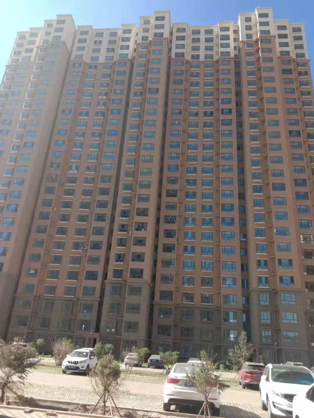 呼和浩特市玉泉区鄂尔多斯西街食品公司500米路南水岸青城住宅3号楼1单元2105房产转让交易公告