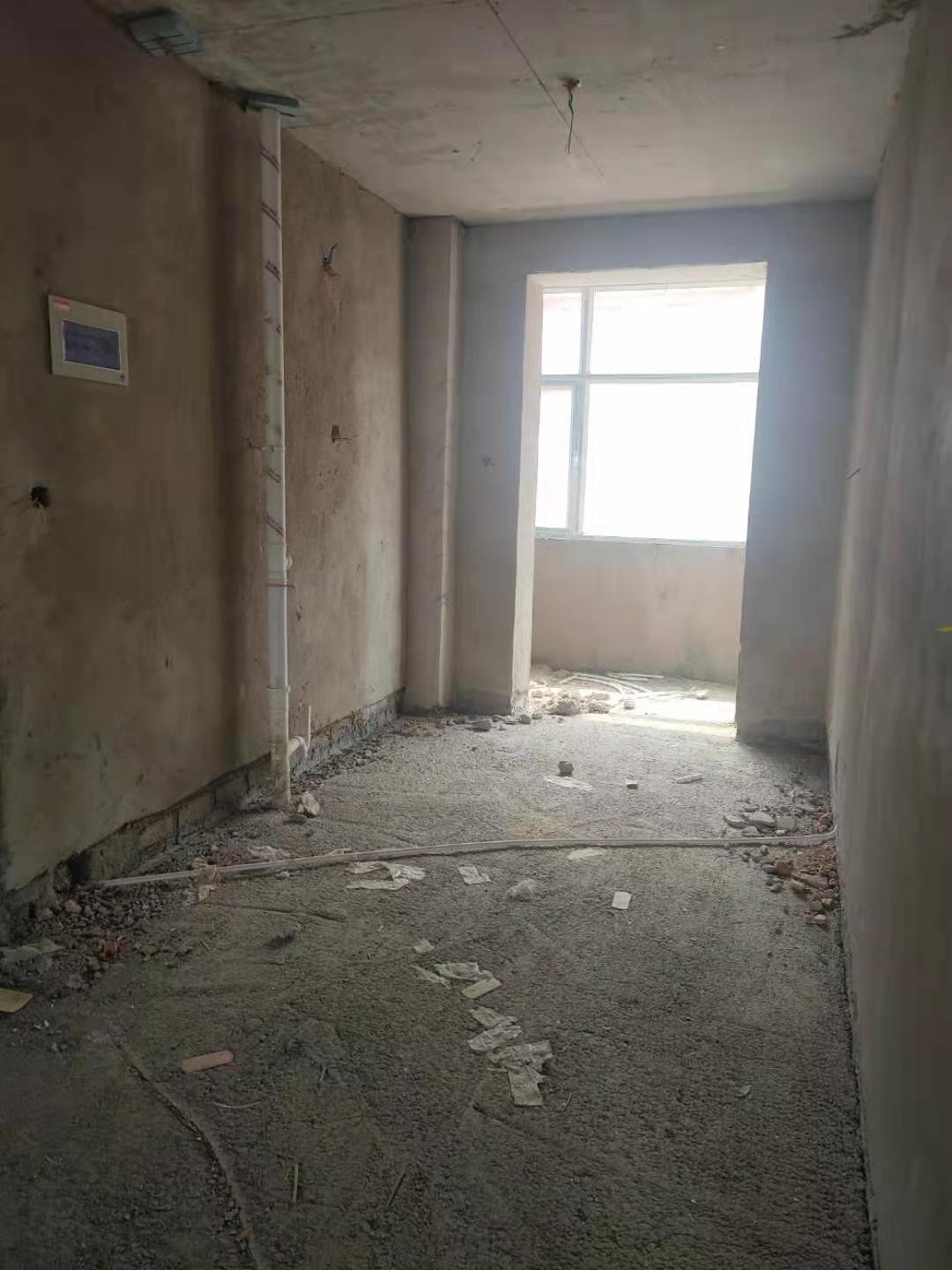 乌兰察布市察哈尔右翼中旗中景豪庭商住小区2B号楼3单元3楼西户房产转让交易公告