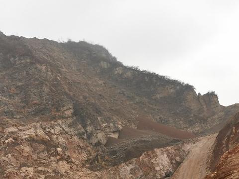 东至县香口溶剂用灰岩矿可视靠帮台阶地质环境恢复治理过程中产生的界外矿石资源转让公告