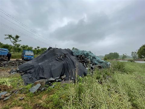 东至县东流镇七里湖县残联地块（龙王湖村）堆放的石料转让公告