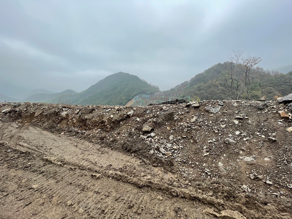 池州金桥投资集团有限公司关于贵池区一处矿山开拓运输道路动用土石资源转让公告