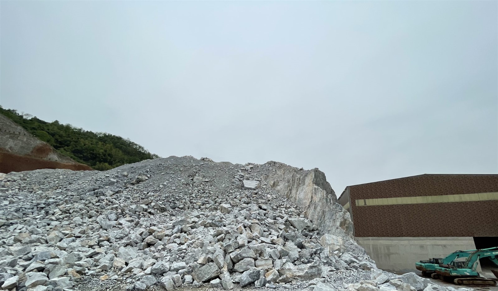 池州金桥投资集团有限公司关于贵池区石铺（大竹园）白云岩矿开拓公路动用资源转让公告