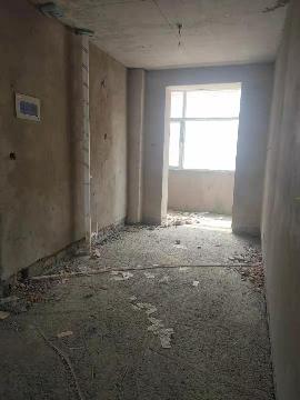 乌兰察布市察哈尔右翼中旗中景豪庭商住小区2B号楼3单元3楼西户房产转让交易公告