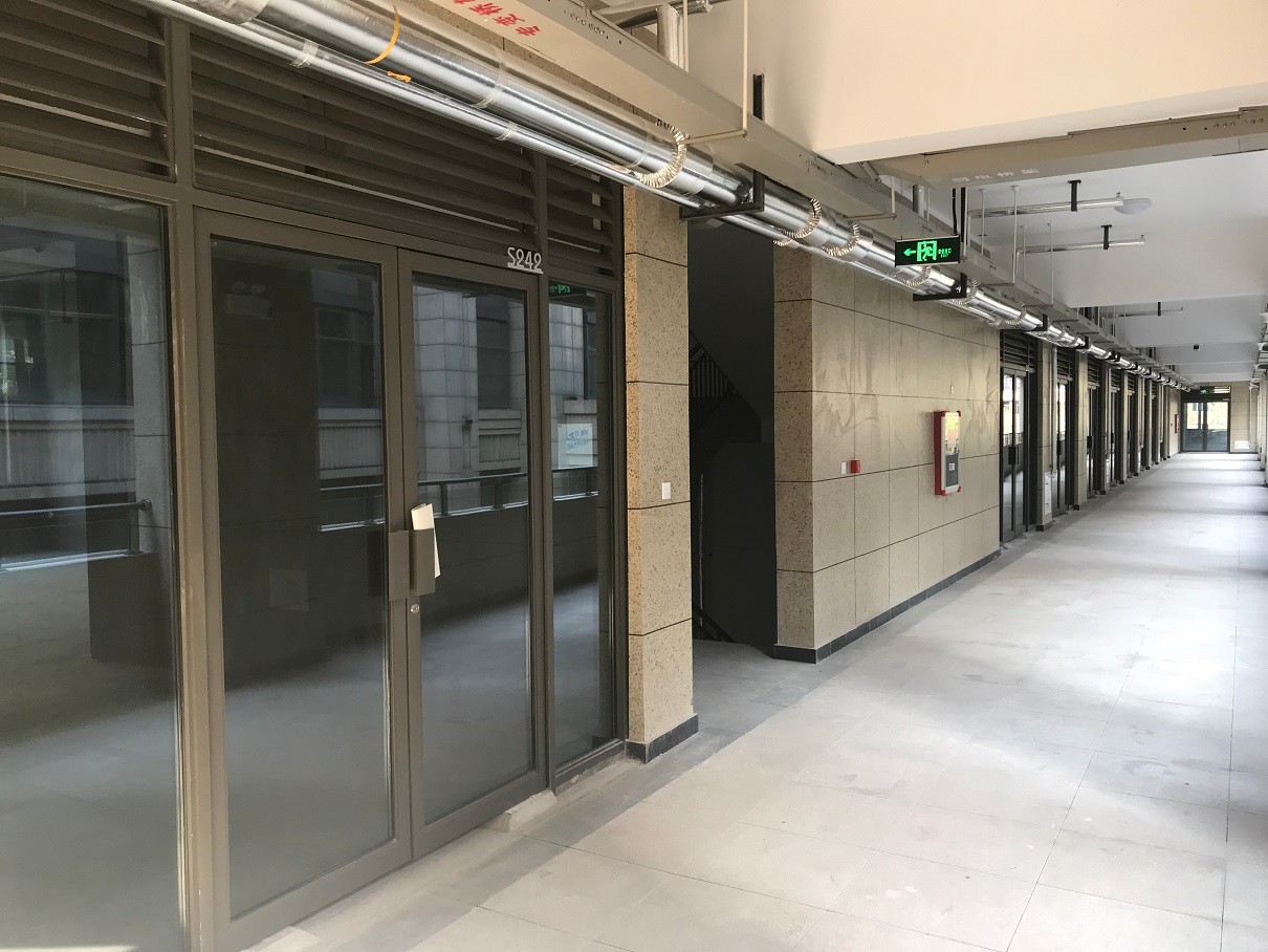 芜湖市弋江区金域蓝湾天街S-02#楼13间商业房产转让公告