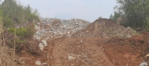 石台县小河镇郑村村至红石村道路改建工程中产生的剩余石料转让公告