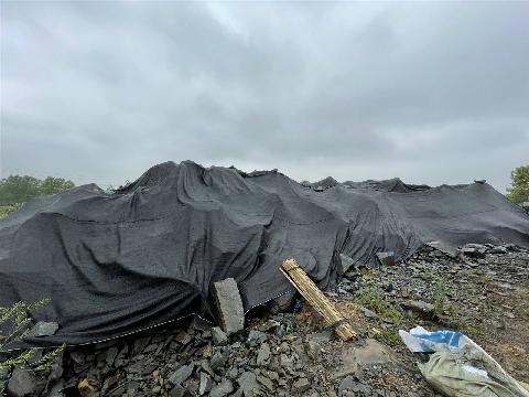 东至县东流镇七里湖县残联地块（龙王湖村）堆放的石料转让公告