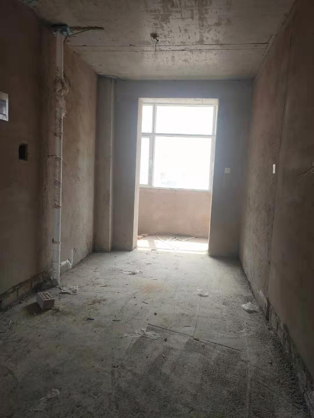 乌兰察布市察哈尔右翼中旗中景豪庭商住小区2B号楼3单元4楼西户房产转让交易公告