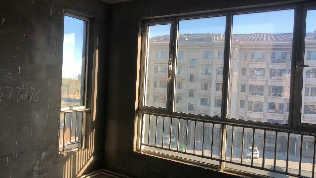 鄂尔多斯市康巴什统筹城乡园区华城小区g区房号6-1-602住宅房产转让