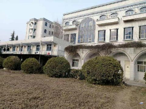 三门峡市崤山路西段南侧的房屋建筑物和土地使用权转让公告