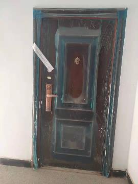 乌兰察布市察哈尔右翼中旗中景豪庭商住小区2B号楼3单元4楼东户房产转让交易公告