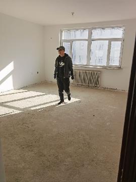 赤峰市喀喇沁旗牛家营子镇仓窖村馨泰家园11幢1单元102房产转让交易公告