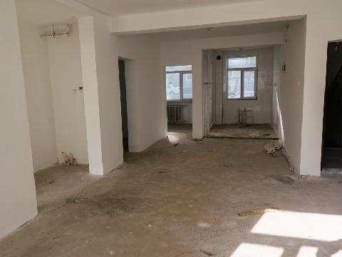 赤峰市喀喇沁旗牛家营子镇仓窖村馨泰家园10幢2单元601房产转让交易公告