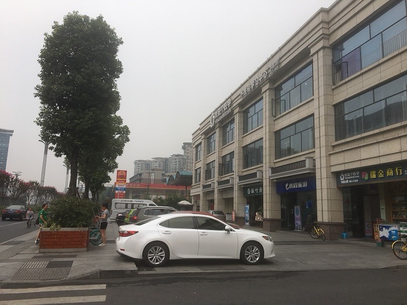 成都市武侯区高升桥路2号1栋1层1号商业用房转让公告