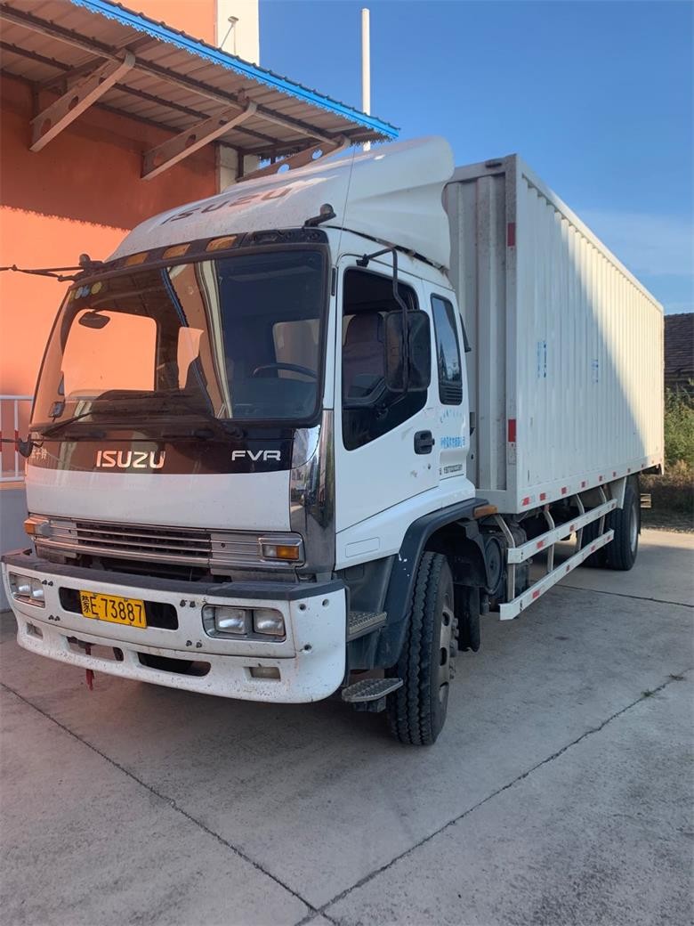 (蒙e73887)五十铃牌重型箱式货车7.