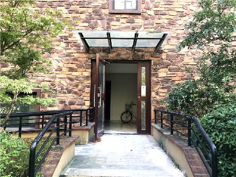 常州市武进区牛塘镇金棕榈湾花苑76幢乙单元803室房产转让公告