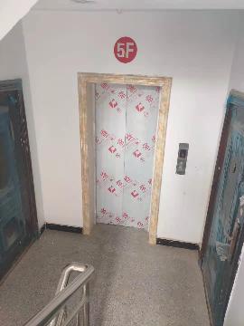 乌兰察布市察哈尔右翼中旗中景豪庭商住小区2B号楼3单元5楼东户房产转让交易公告