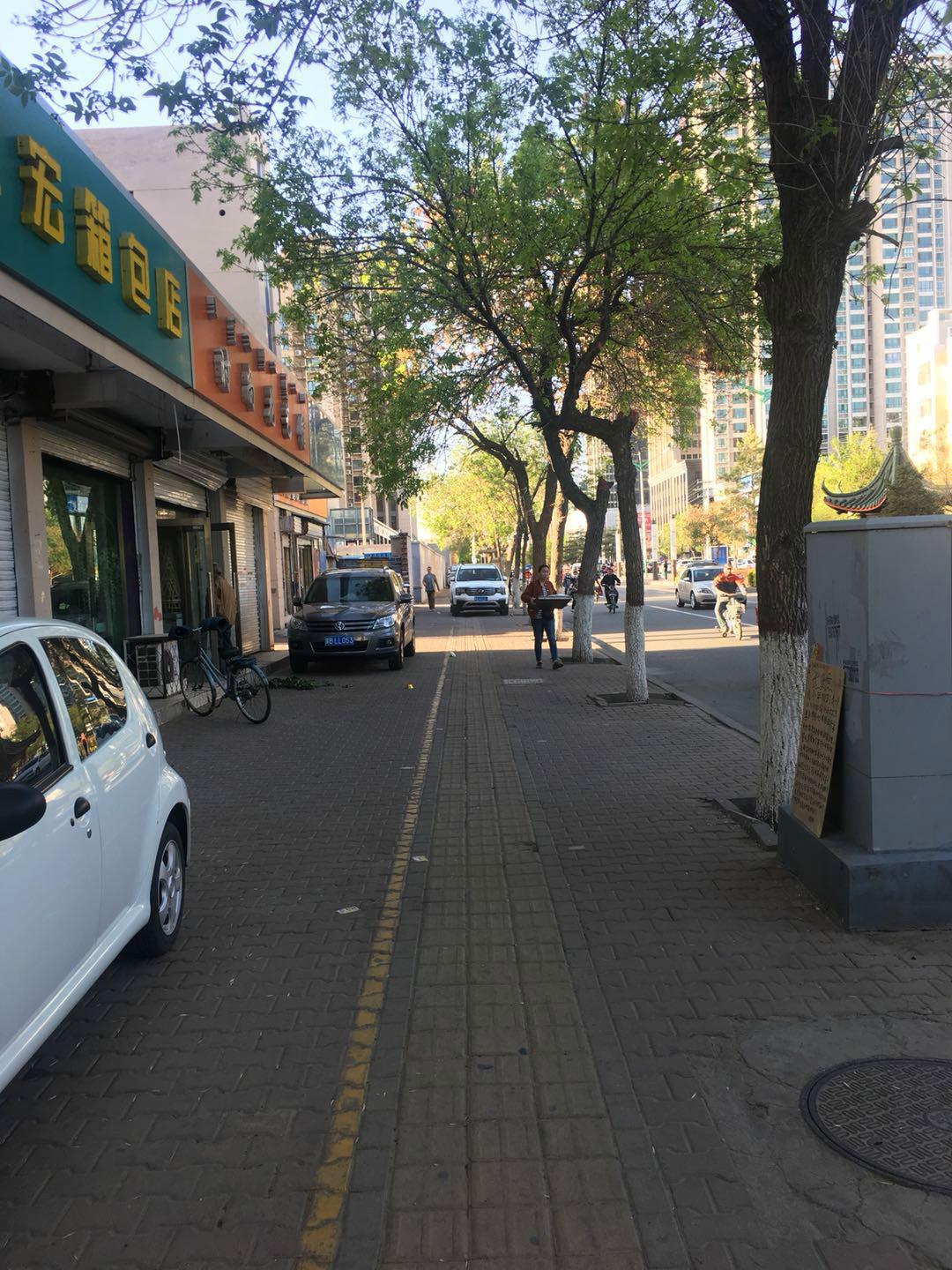 包头市白云路65号商业底店中店招租(年租金底价:17500元/年,租期:1年)