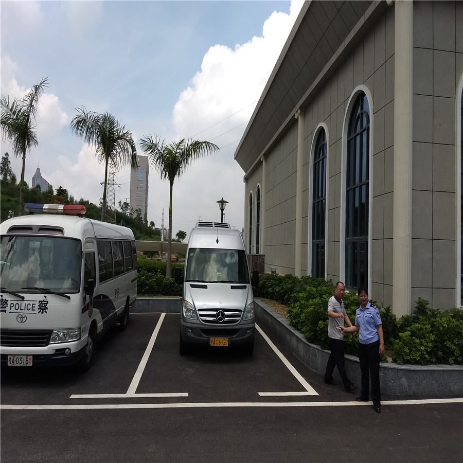 一辆二手梅赛德斯-奔驰牌FA6591中型客车转让项目公告