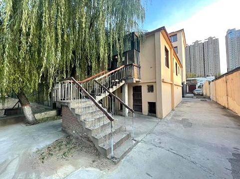 呼和浩特市新城区东护城河南街计委宿舍院内2层办公房地产招租（原老干部活动室,年租金底价120450元，租期3年）第二后勤服务中心交易公告
