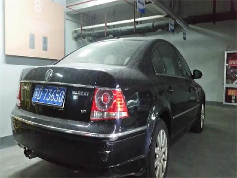 （苏D73650）上海大众帕萨特1.8L轿车拍卖公告